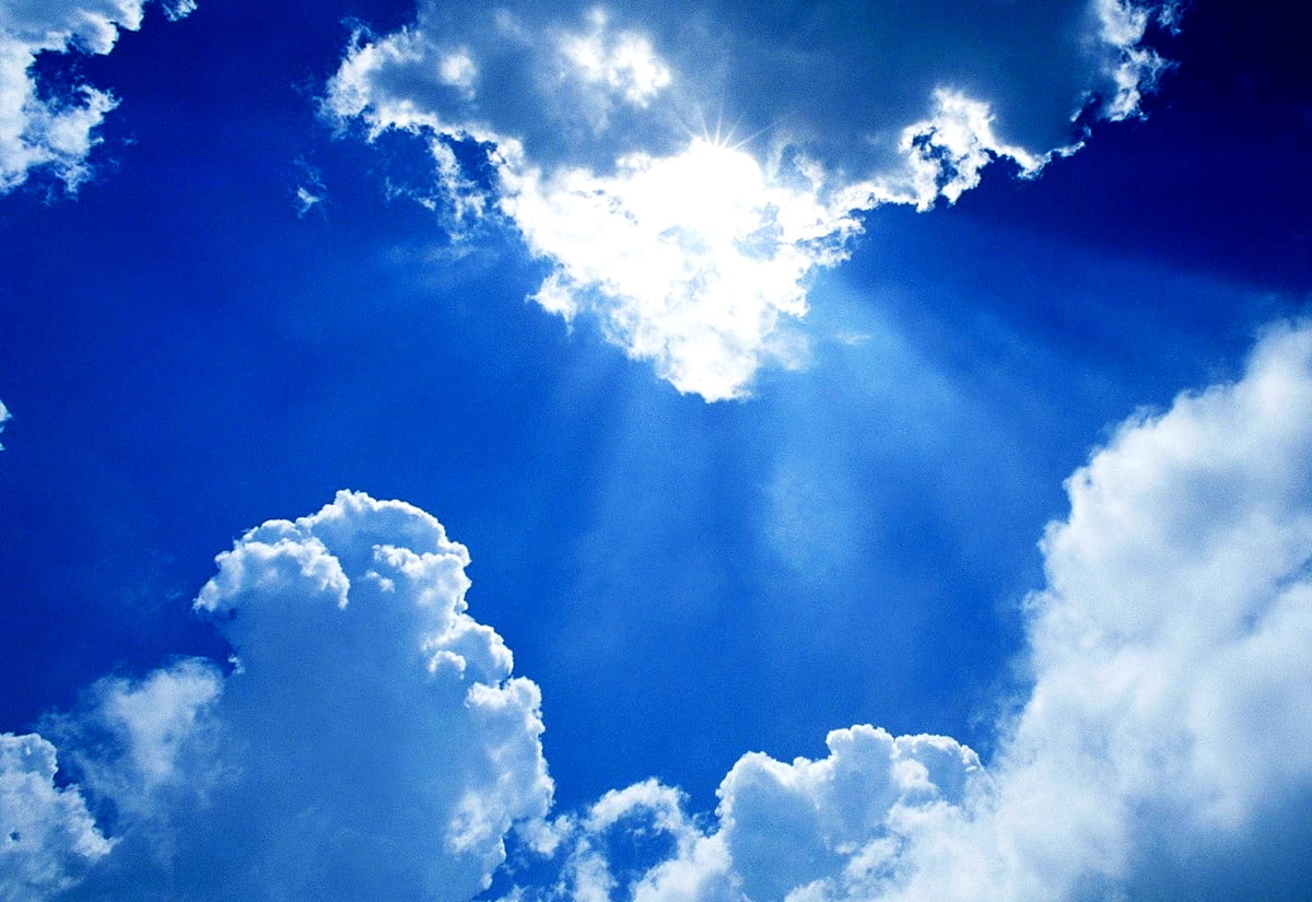 nuvole-blu-cielo-luce-del-sole-sfondo.jpg